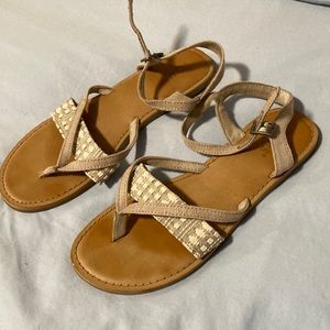 Women’s Toms Tan and Cream Sandals - Size 8